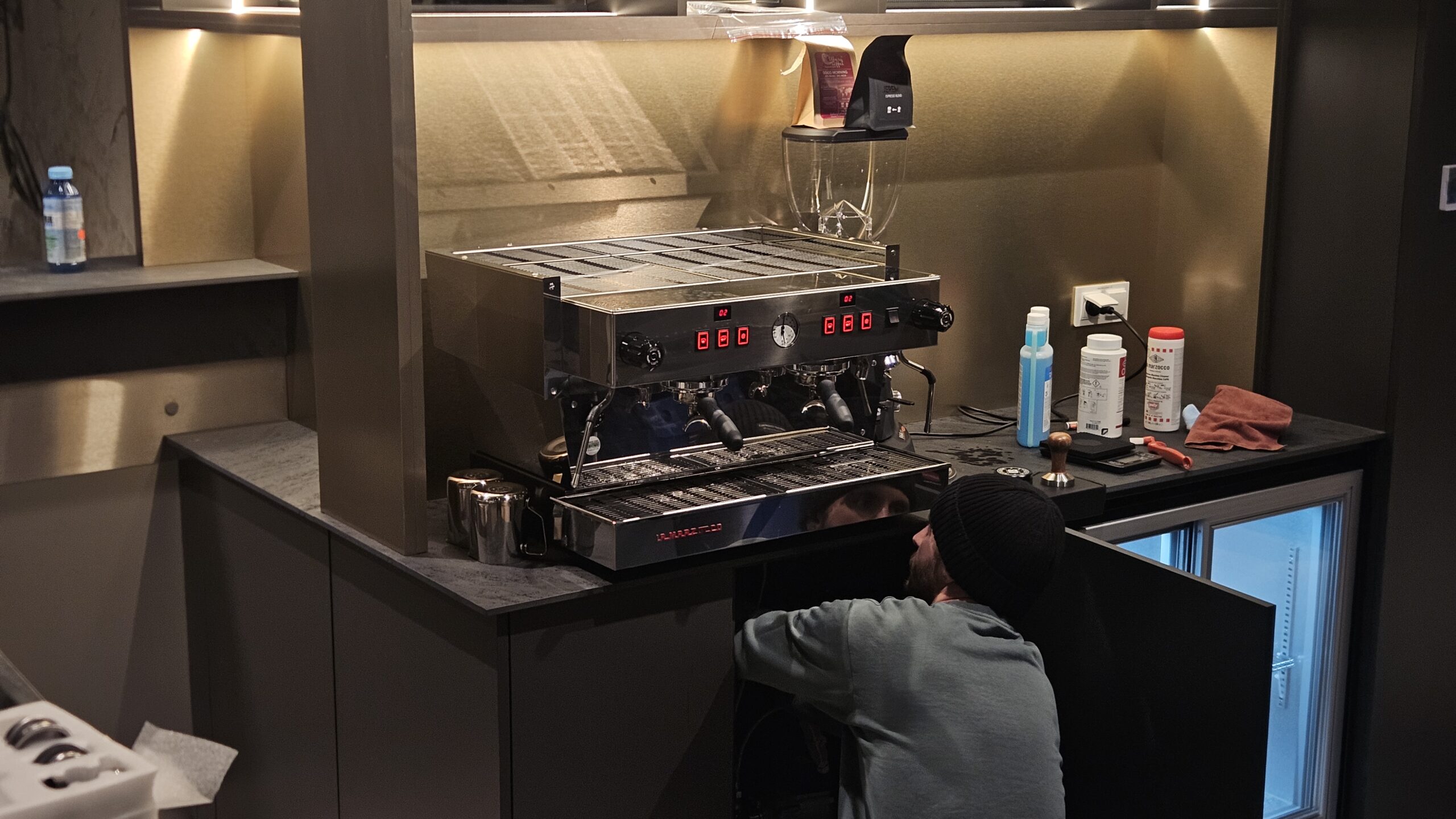 ekspres kolbowy Kołobrzeg La Marzocco - montujemy